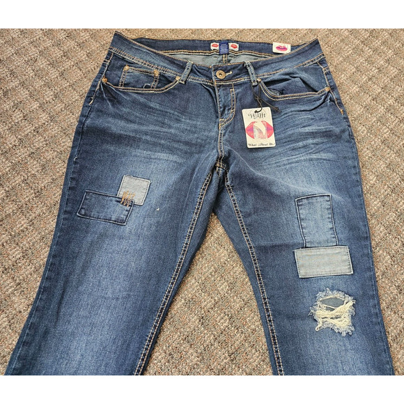 What About Me Distressed Jeans Women's Size 18 NWT Straight Leg - Picture 2 of 6